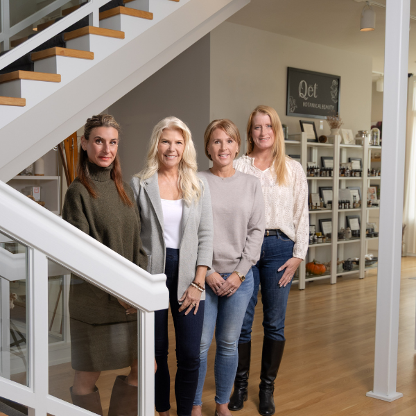 <b>Qet Botanicals</b><br>
Qēt Botanicals believes in working with proven, plant-based ingredients to create the company’s 100% natural, premium personal care products.