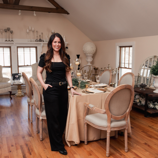 <b>Sarah Kathleen Events</b><br>
Sarah Kathleen Events is a team of full-service wedding and event planners with a natural passion for design and ambiance.