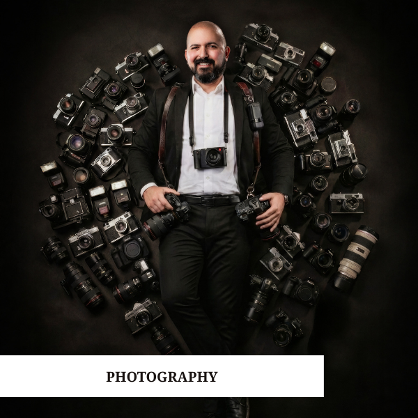<b>John Foley Photography</b><br>
John Foley is a leading photographer specializing in weddings and portraits.